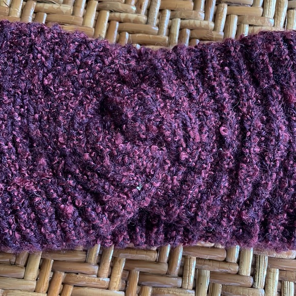 NWT one size pretty ear warmer hat. Maroon and black knit. - Picture 2 of 3